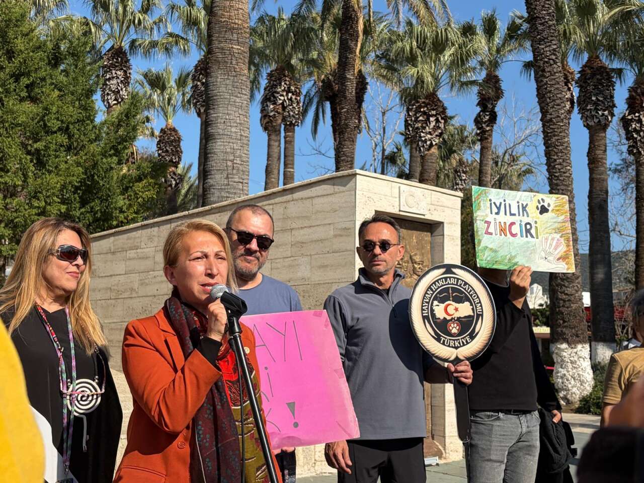 Muğla’da Hayvan Hakları Tepkisi: “Sessiz Canların Sesi Oluyoruz” 1
